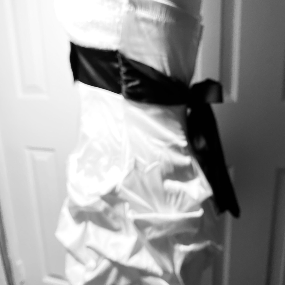 “ Ruby Rose”White Strapless Sequins Black-Bow-Sas… - image 3